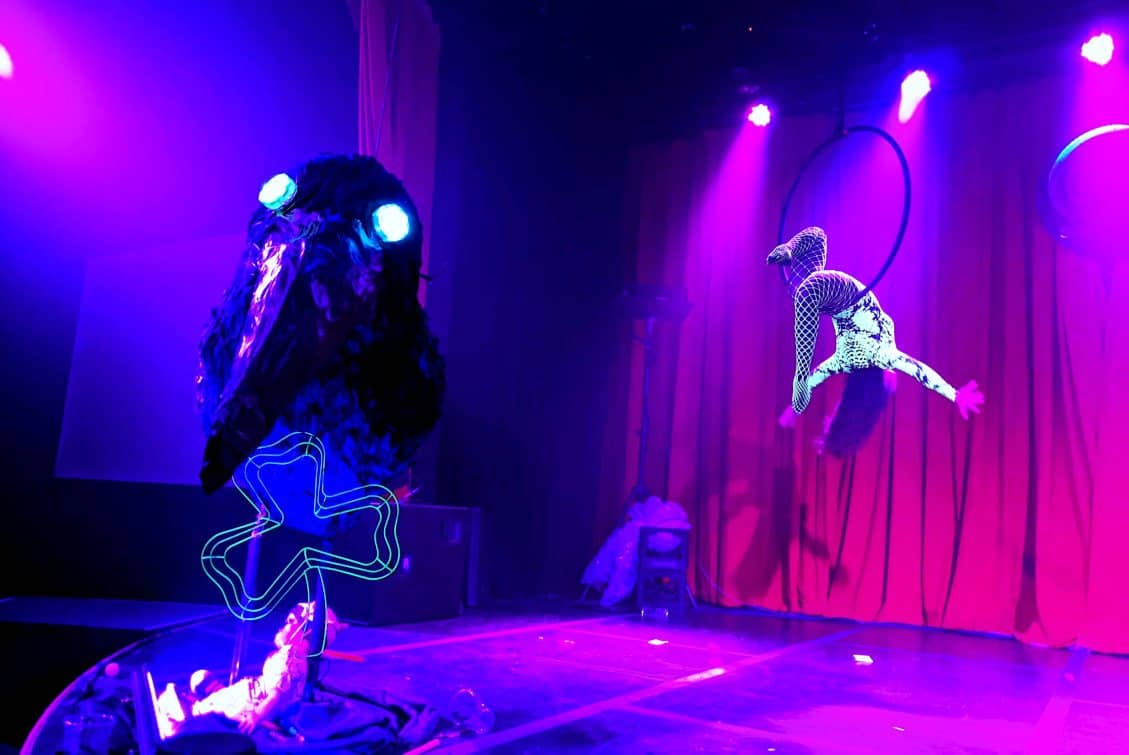 Lyra-performer-on-stage